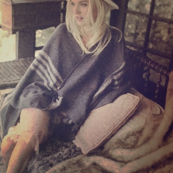 BB Dakota X Fab Fit Fun Reversible Striped Poncho/Wrap - Picture 12 of 16